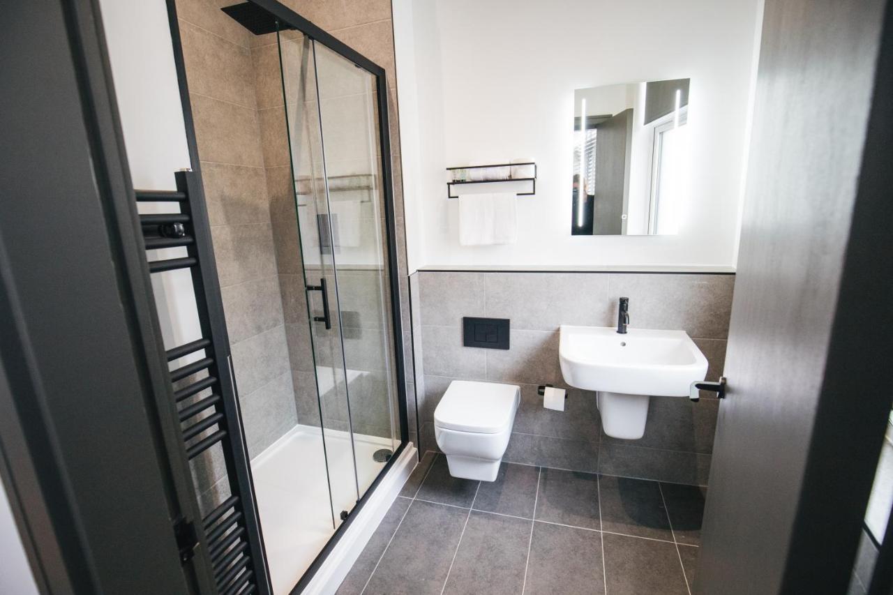 Black Lion Hotel Manchester Селфорд Екстер'єр фото