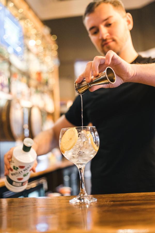 Black Lion Hotel Manchester Селфорд Екстер'єр фото