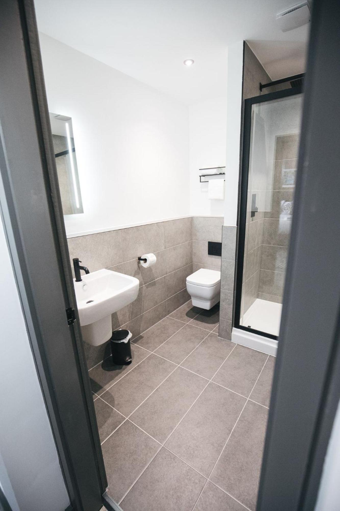 Black Lion Hotel Manchester Селфорд Екстер'єр фото